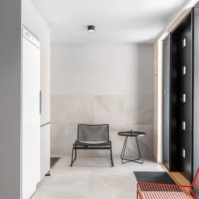 Modern entryway with seating